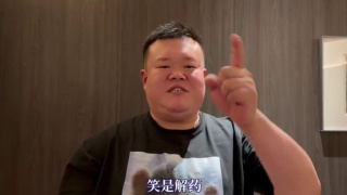 扒开胸罩挠痒痒